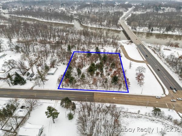 6130 W River Drive NE, Belmont, MI 49306