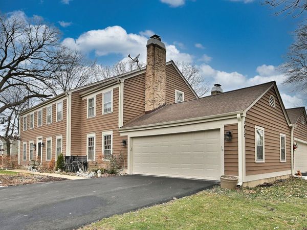 1612 Stonebridge Trail, Wheaton, IL 60189