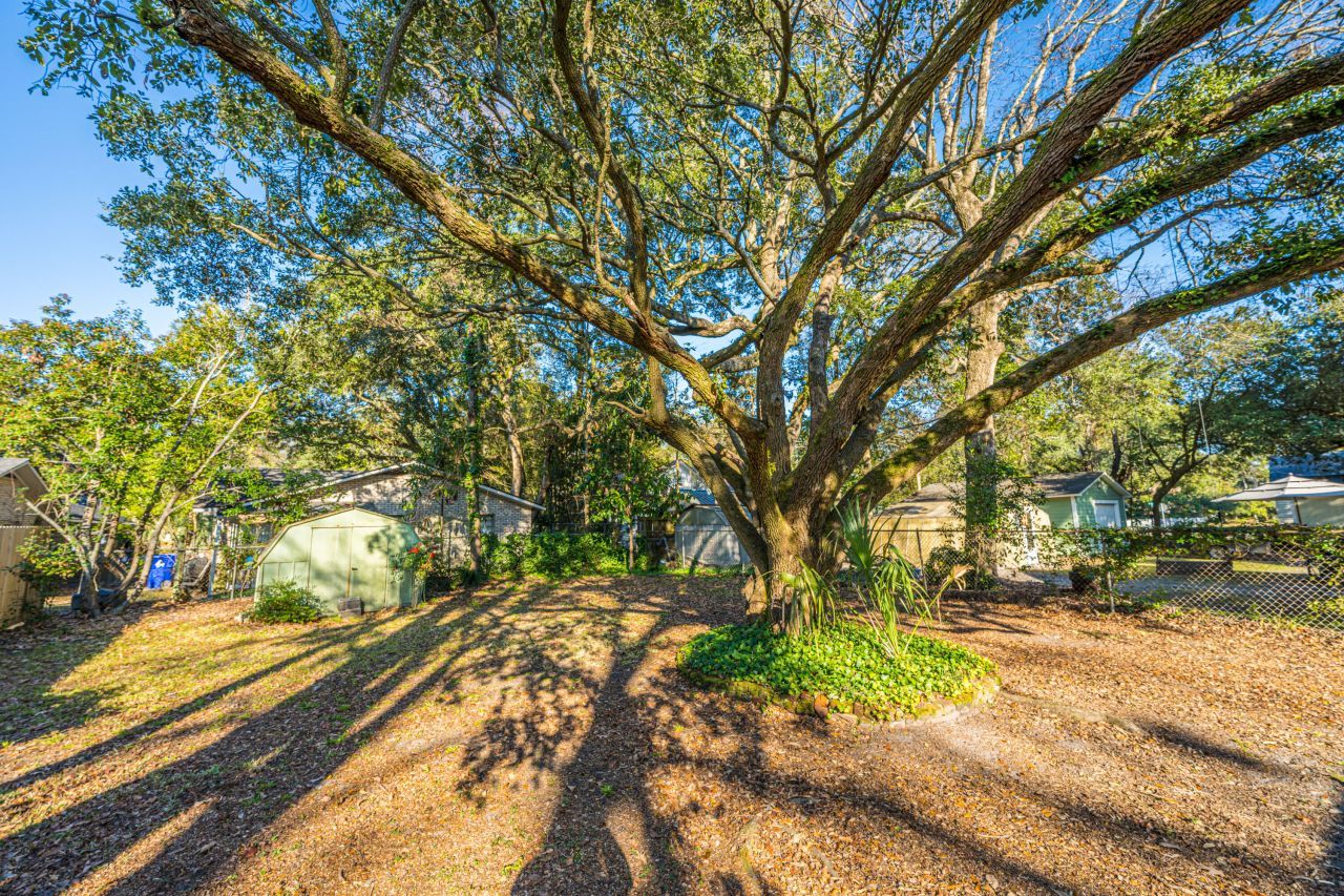 1610 Pinecrest Road Photo 32