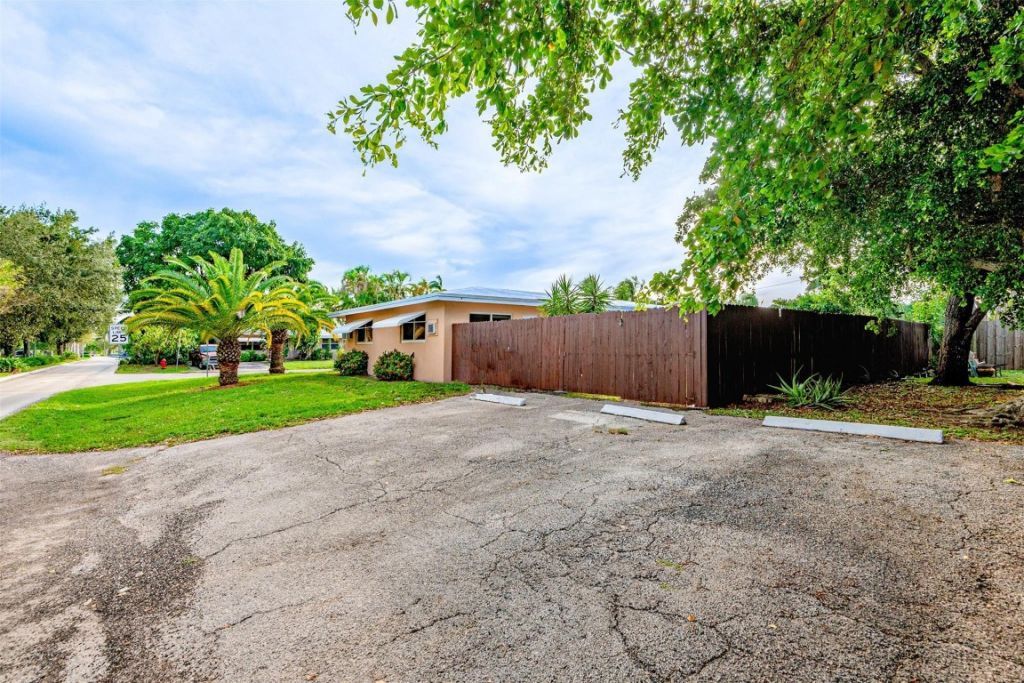 2581 NE 11th Court, Unit 2585, Pompano Beach, FL 33062 Photo