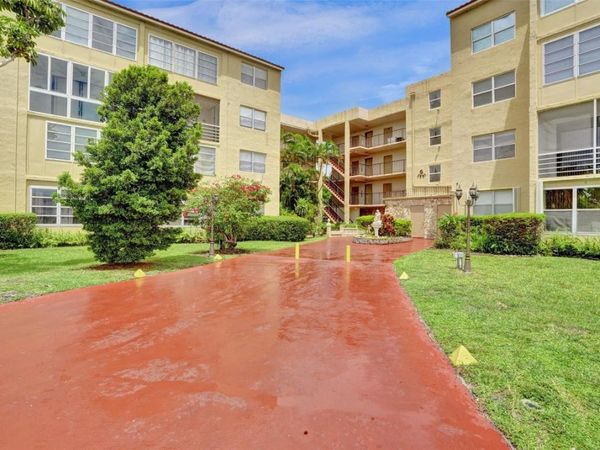 2801 Somerset Dr, Unit 101, Lauderdale Lakes, FL 33311