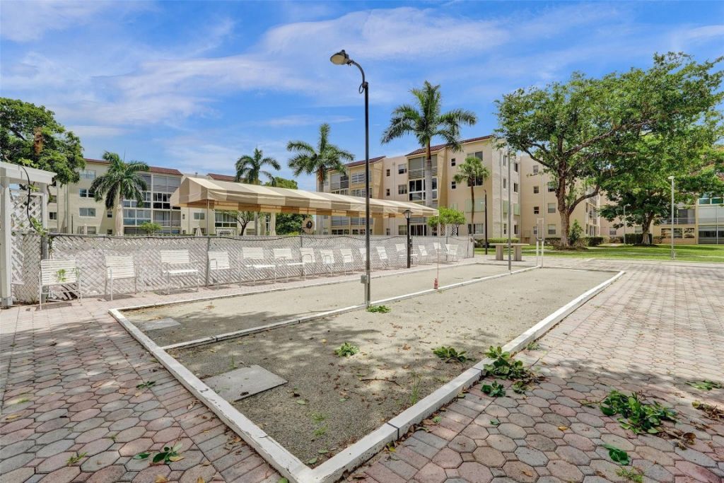 2801 Somerset Drive, Unit 101, Lauderdale Lakes, FL 33311 Photo