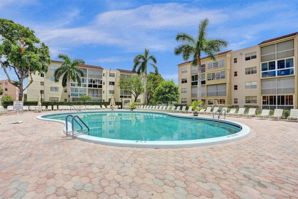 2801 Somerset Drive, Unit 101, Lauderdale Lakes, FL 33311 Photo