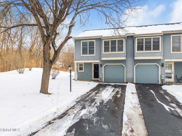 16 Flintlock Lane, Halfmoon, NY 12065