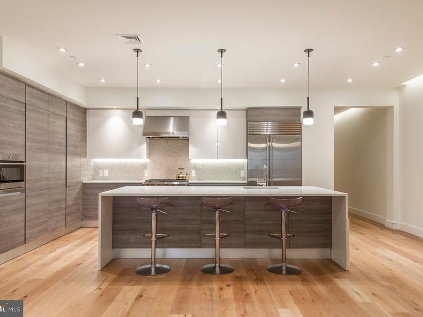 725 Chestnut Street, Unit 2, Philadelphia, PA 19106 Main Photo