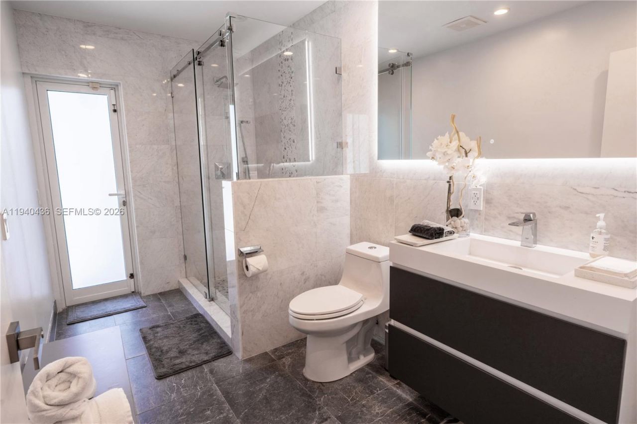 2711 NE 57th Ct, Fort Lauderdale, FL 33308 Photo