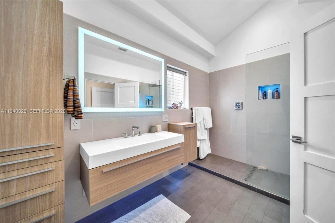 208 Jefferson Ave, Unit 113, Miami Beach, FL 33139 Photo