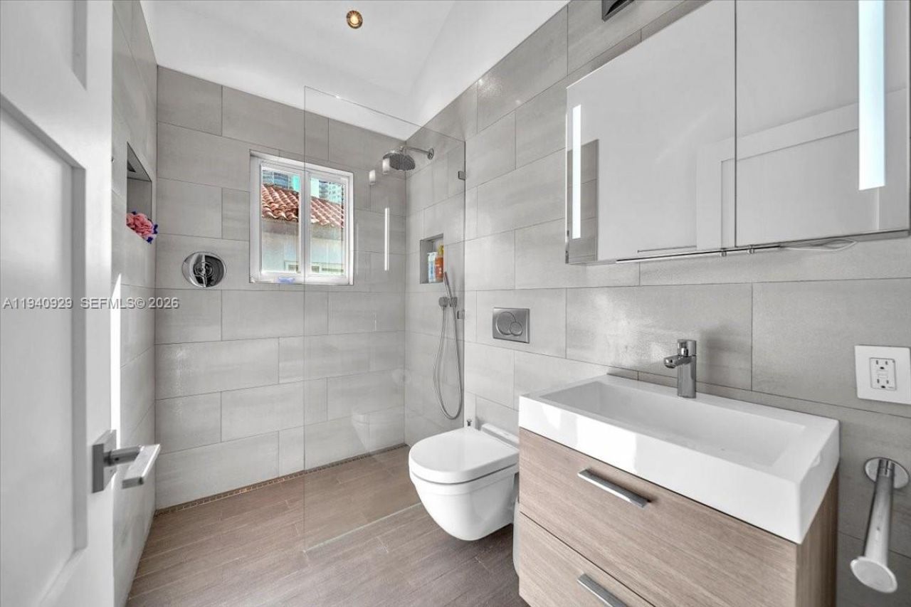 208 Jefferson Ave, Unit 113, Miami Beach, FL 33139 Photo