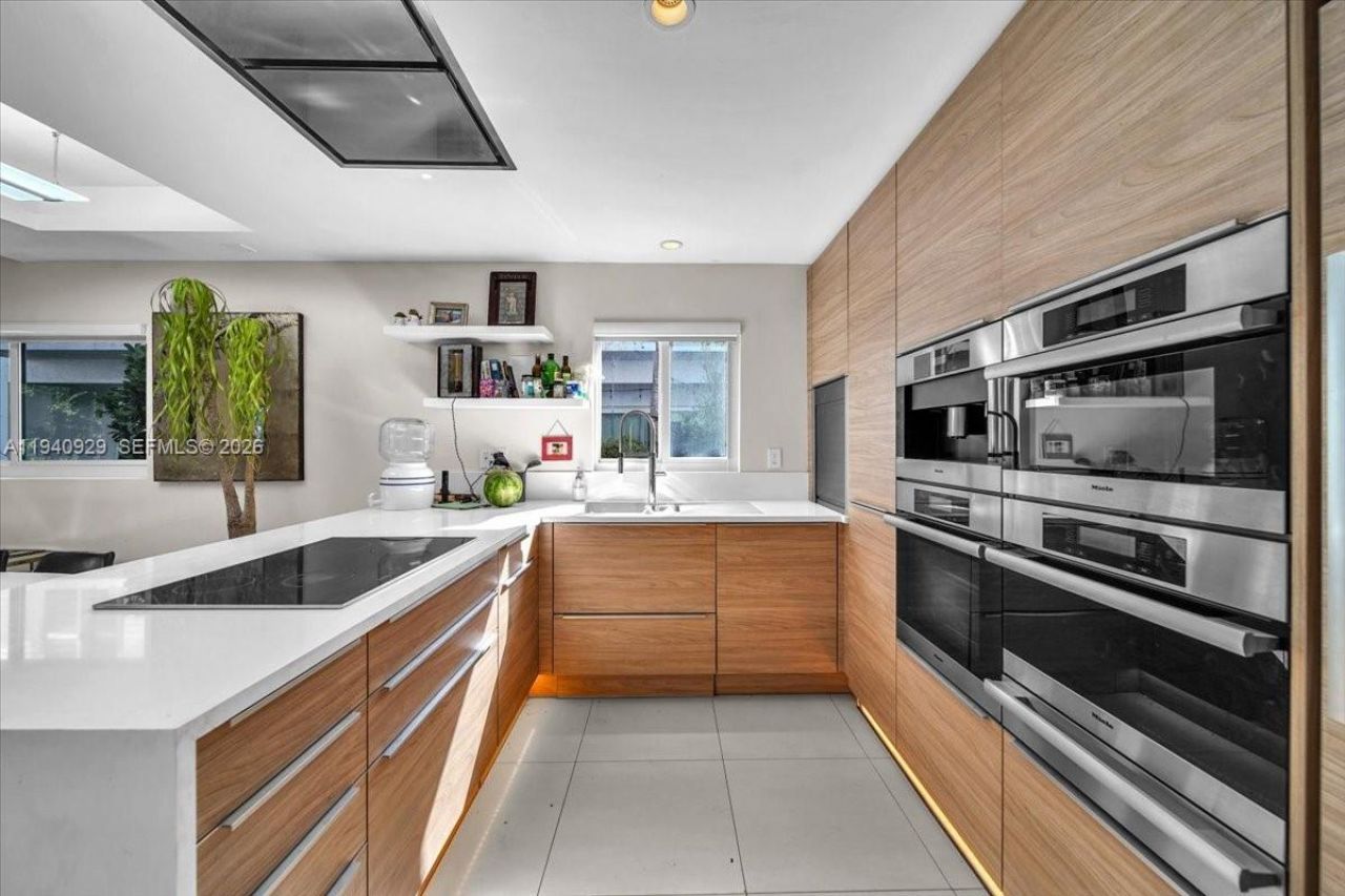 208 Jefferson Ave, Unit 113, Miami Beach, FL 33139 Photo