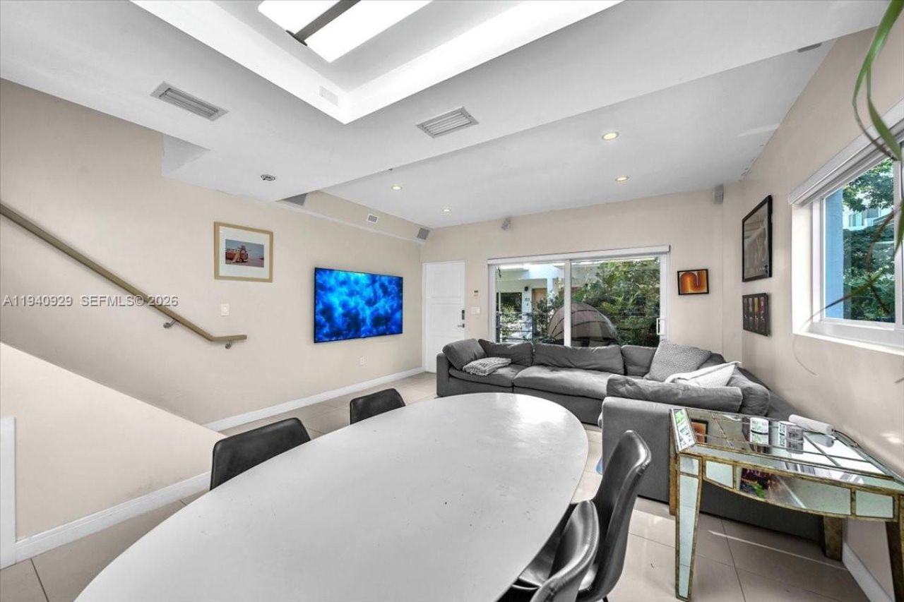 208 Jefferson Ave, Unit 113, Miami Beach, FL 33139 Photo