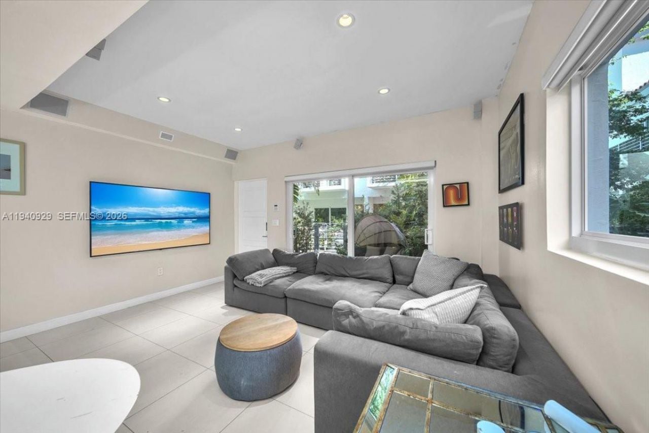 208 Jefferson Ave, Unit 113, Miami Beach, FL 33139 Photo