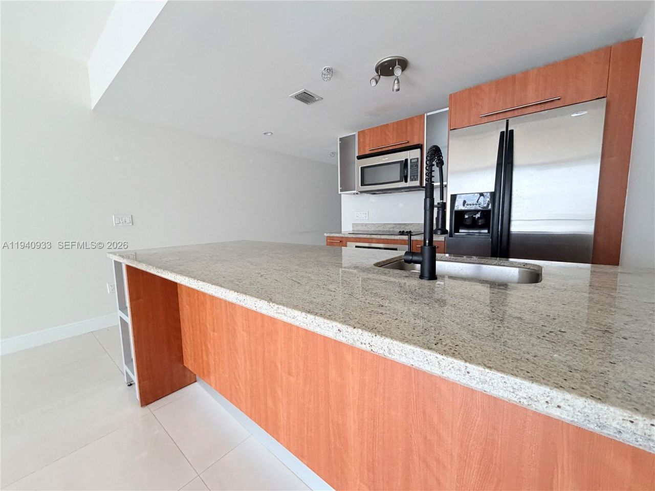 185 SW 7 St, Unit 2404, Miami, FL 33130 Photo