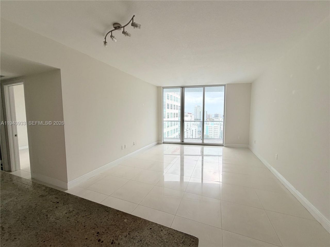 185 SW 7 St, Unit 2404, Miami, FL 33130 Photo