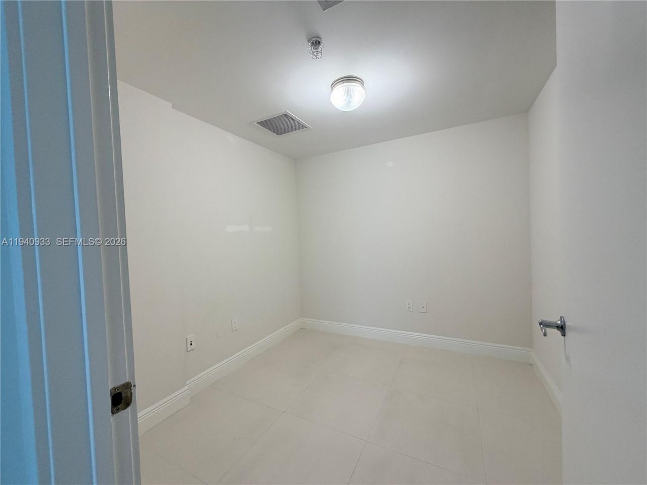 185 SW 7 St, Unit 2404, Miami, FL 33130 Photo
