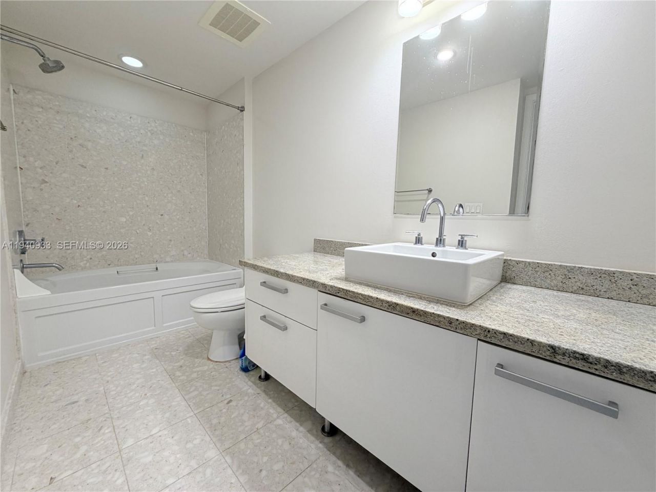 185 SW 7 St, Unit 2404, Miami, FL 33130 Photo