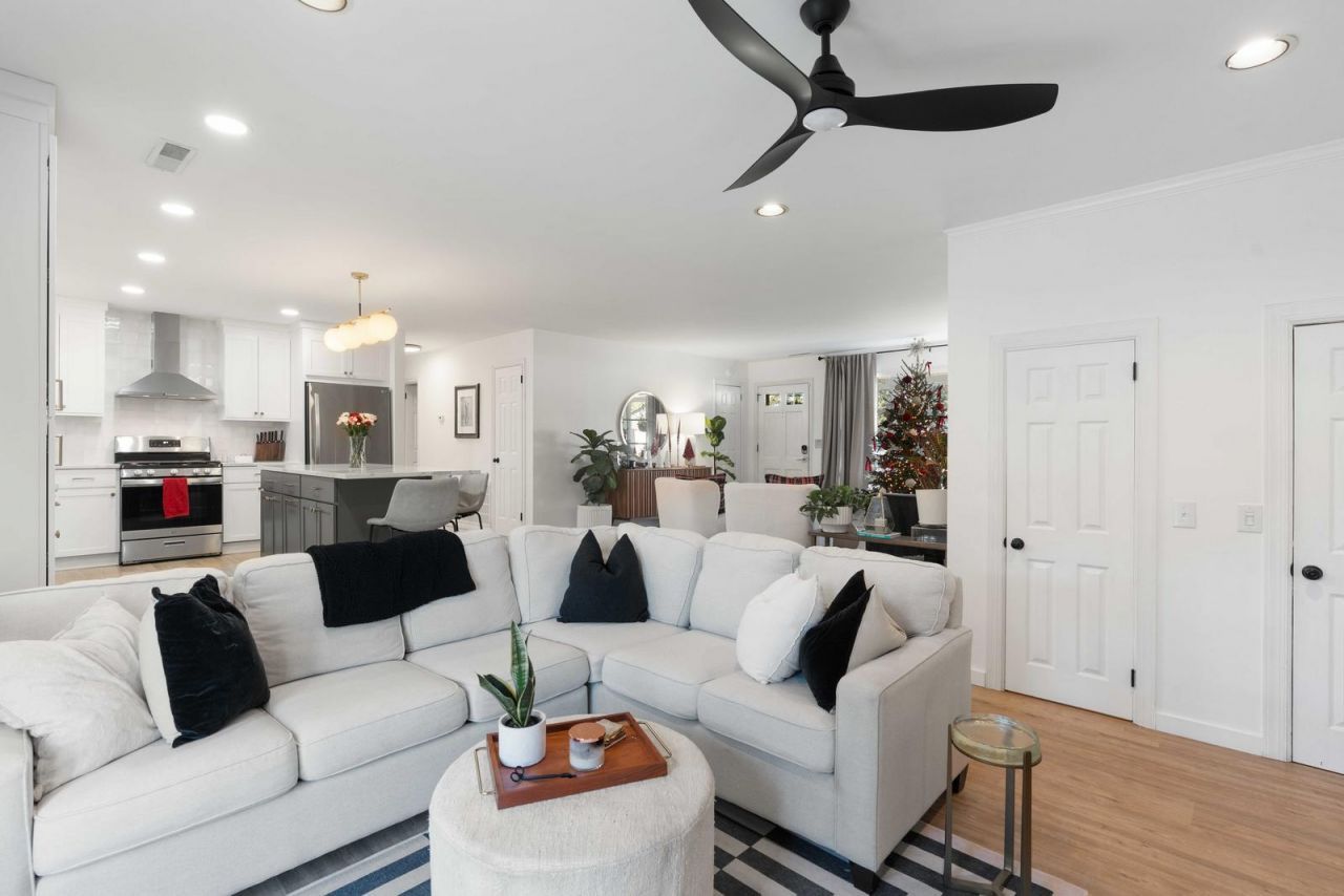 1893 Saint Julian Drive Photo 2