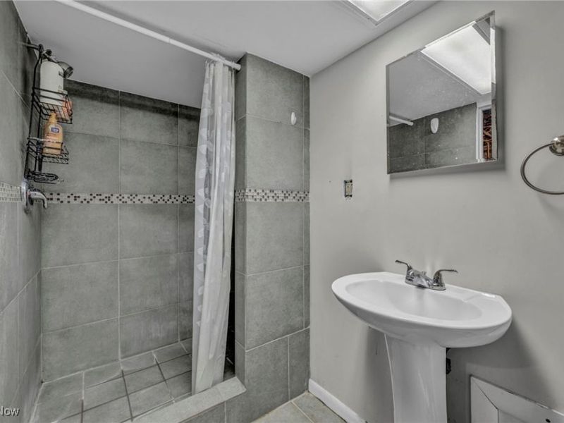 4633 Bader Avenue, Cleveland, OH 44109 Photo 24