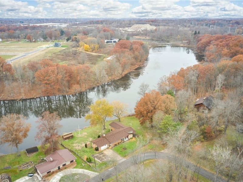 2671 Spring Valley Boulevard, Mogadore, OH 44260 Photo 2