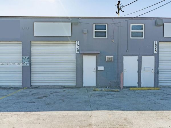 1676 W 31st Pl, Hialeah, FL 33012