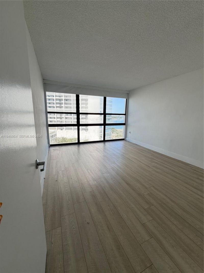 600 NE 36 St, Unit 1205, Miami, FL 33137 Photo