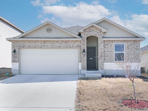 4614 Heathers Cross, St Hedwig, TX 78152