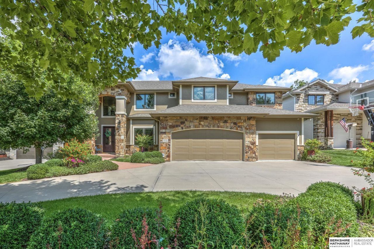 18620 Vinton Street, Omaha, NE 68130 Main Photo