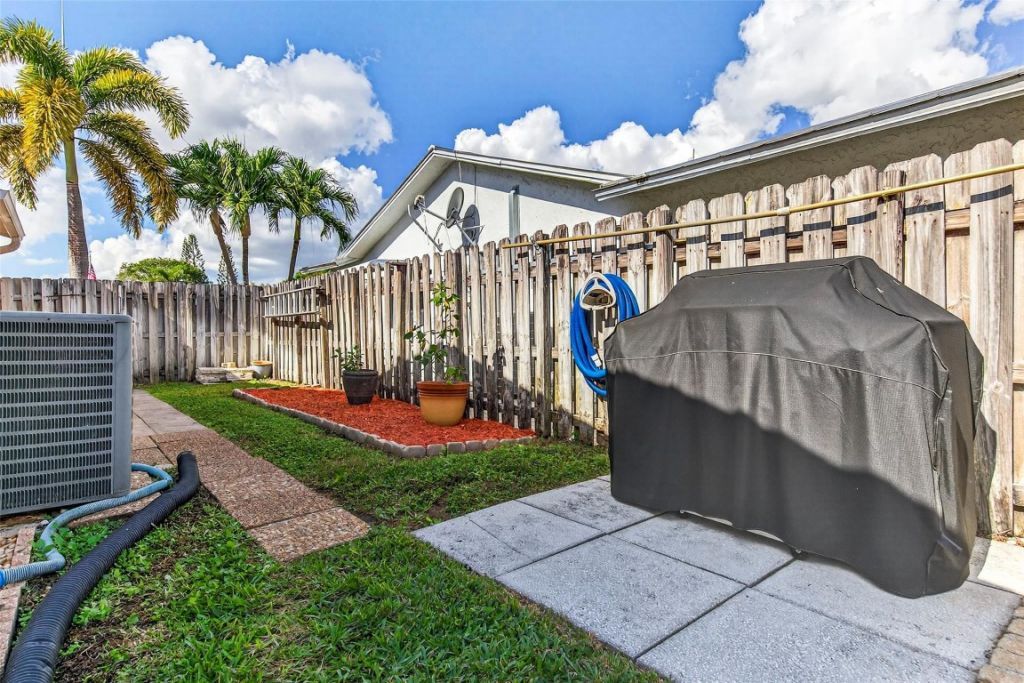 6710 NW 28th Ter, Fort Lauderdale, FL 33309 Photo