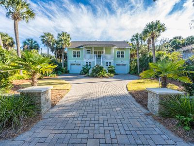 211 W Hudson Avenue, Folly Beach, SC 29439