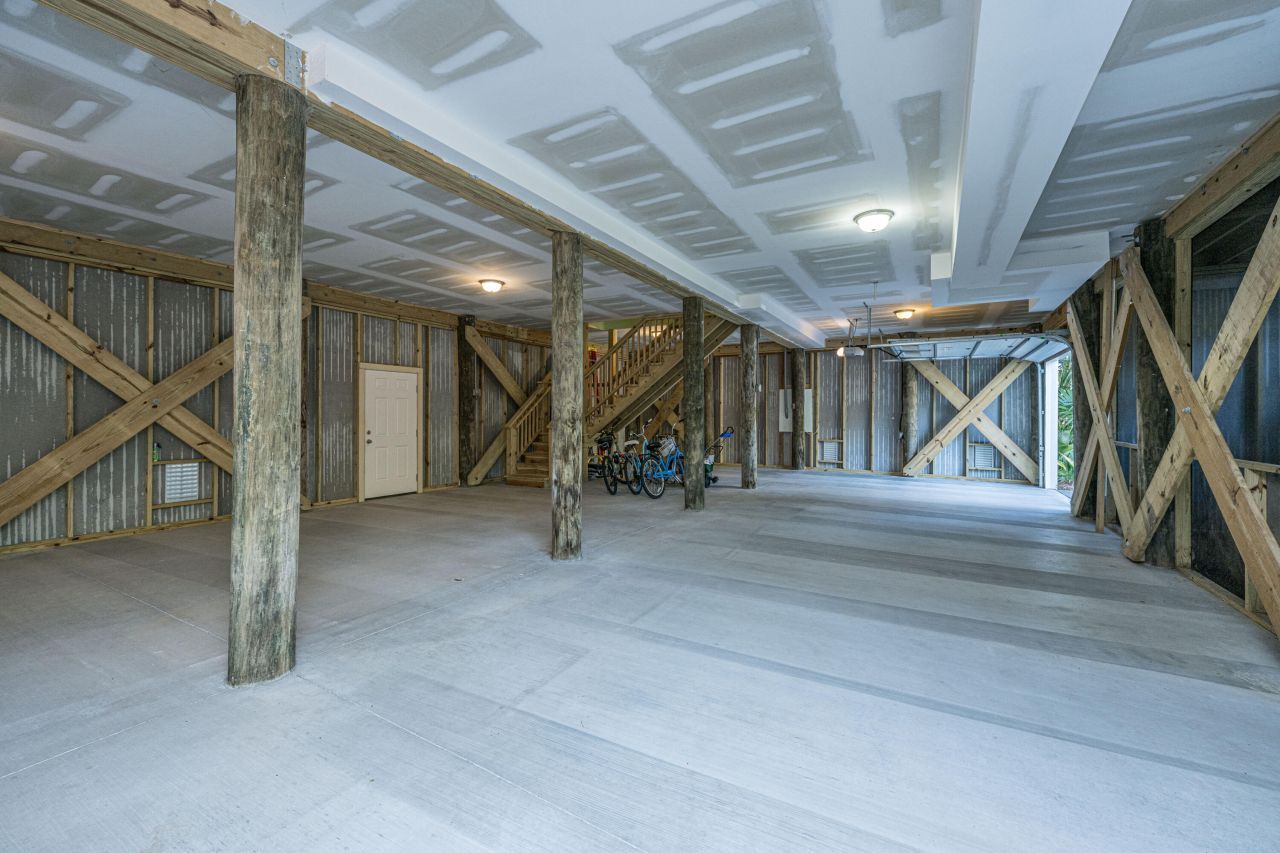 211 W Hudson Avenue Photo 40