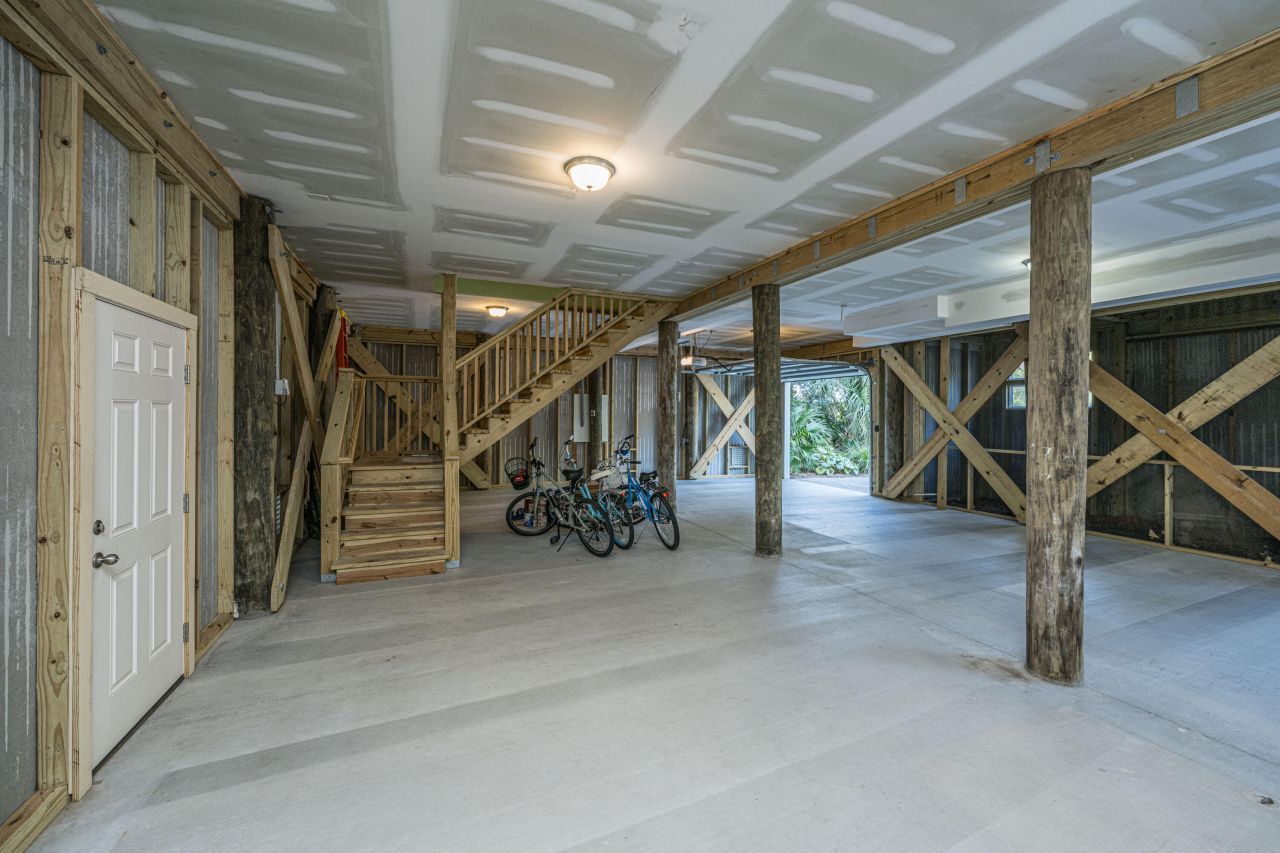 211 W Hudson Avenue Photo 42