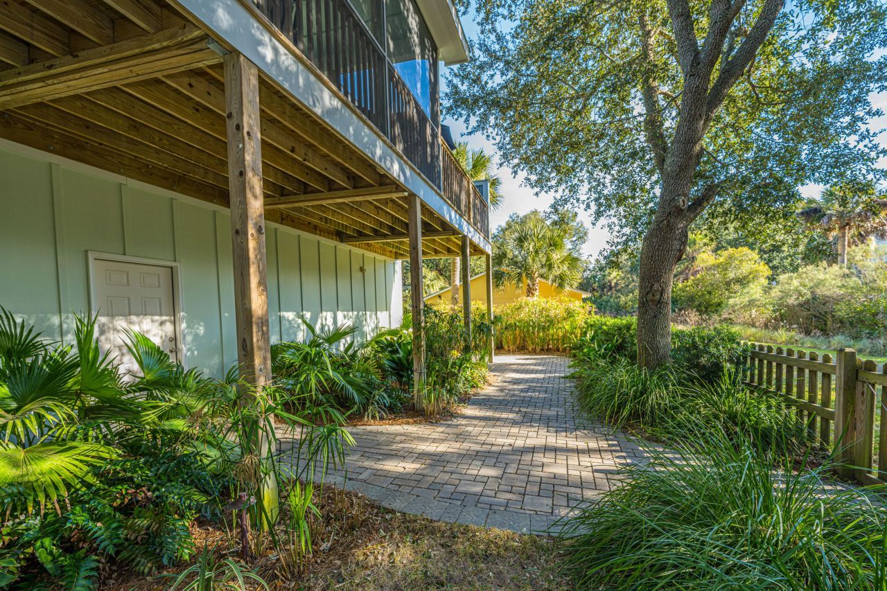 211 W Hudson Avenue Photo 46