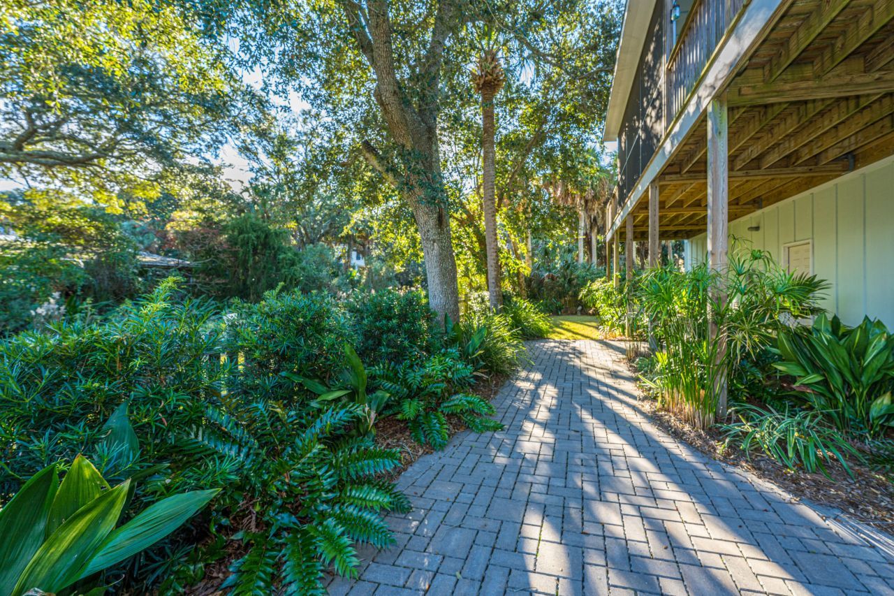 211 W Hudson Avenue Photo 47