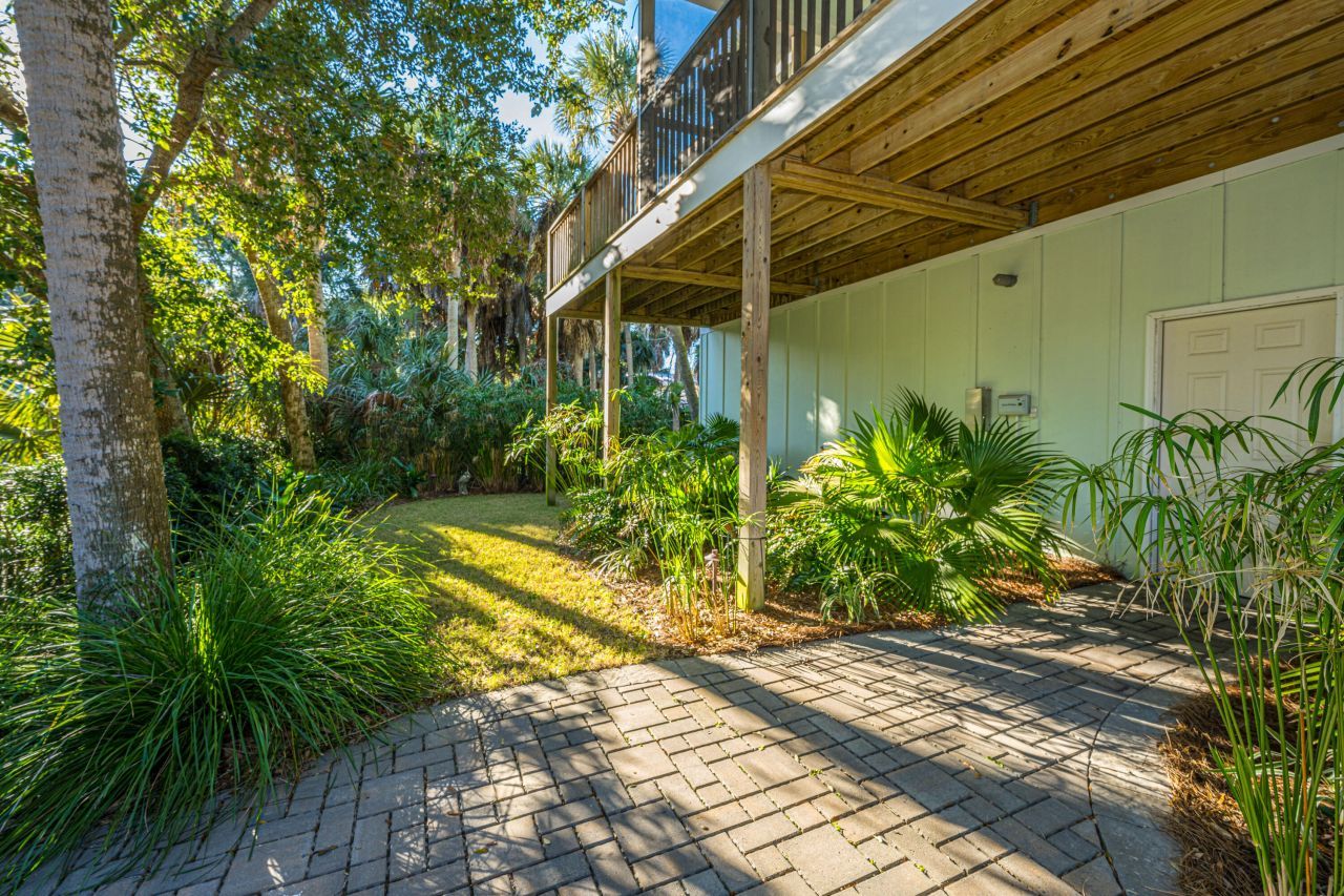 211 W Hudson Avenue Photo 48