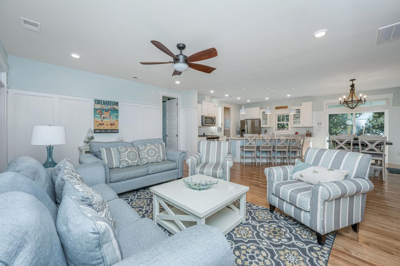 211 W Hudson Avenue Photo 5