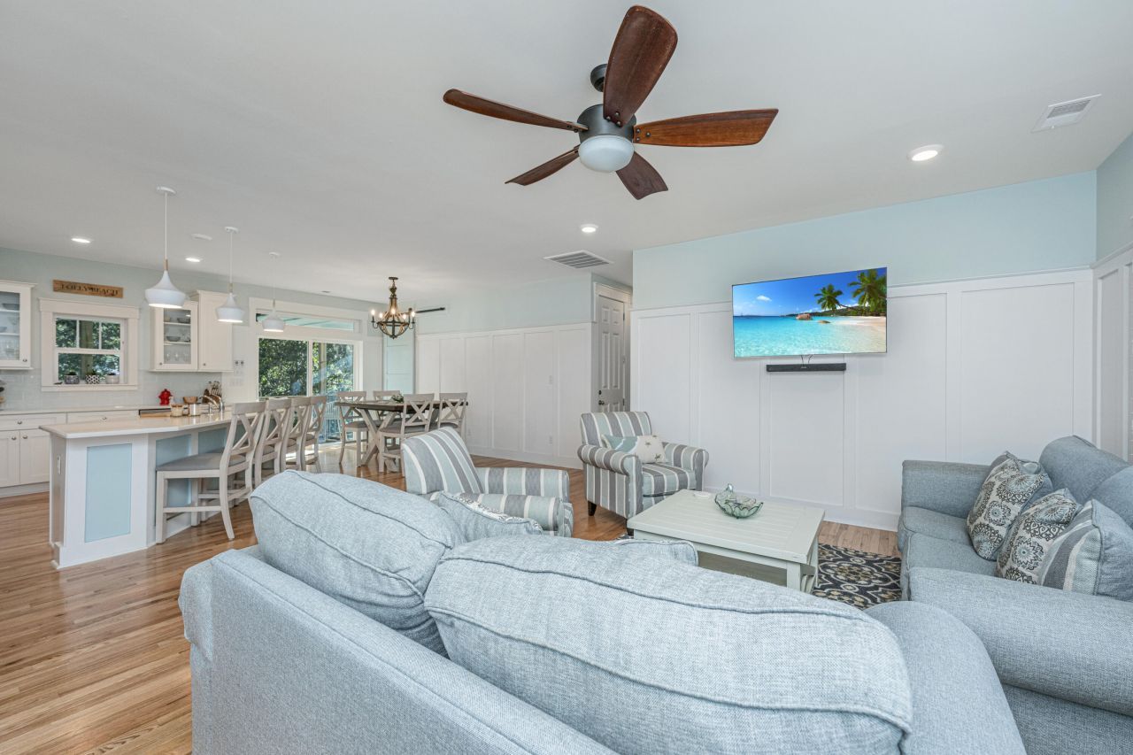 211 W Hudson Avenue Photo 6