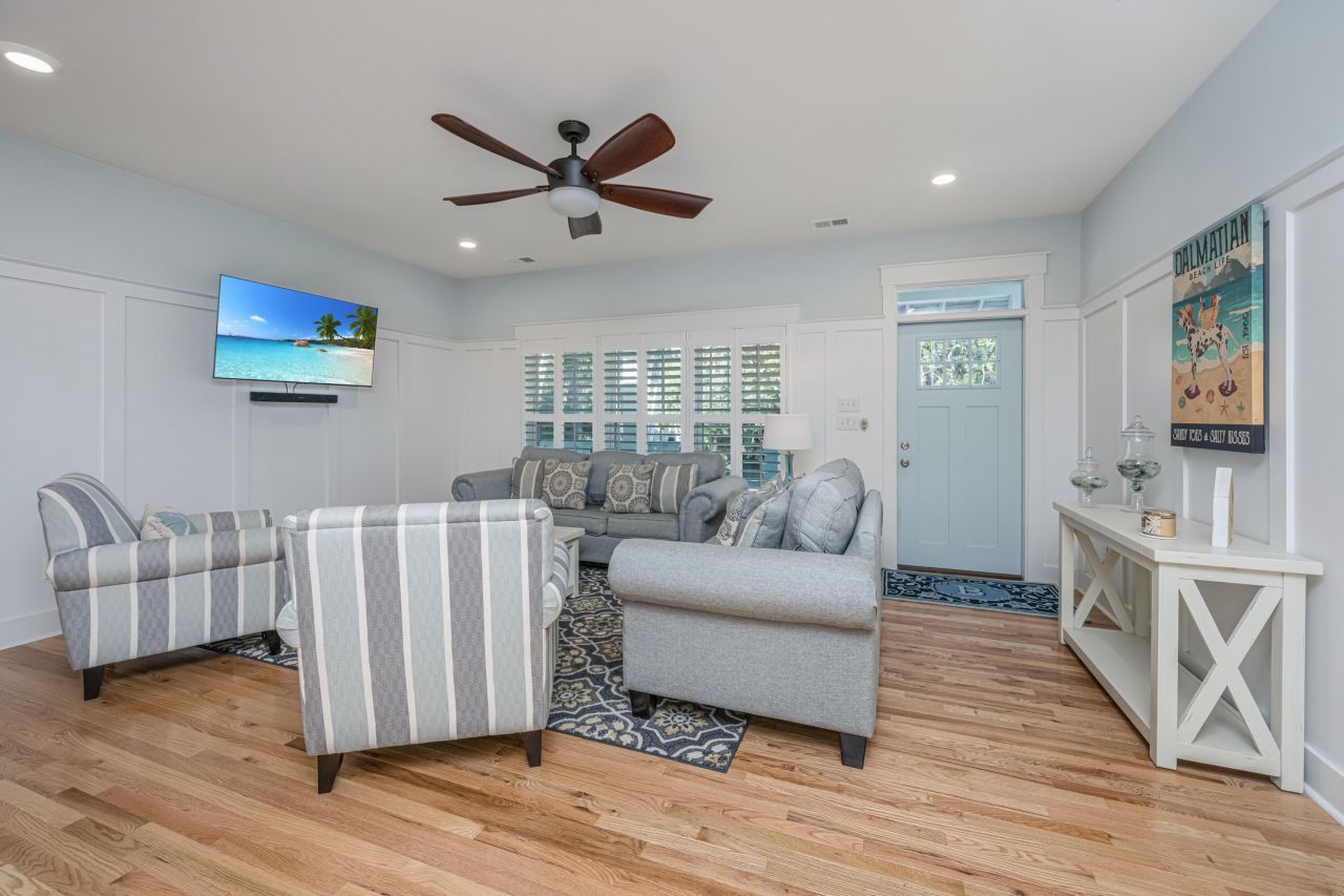 211 W Hudson Avenue Photo 7