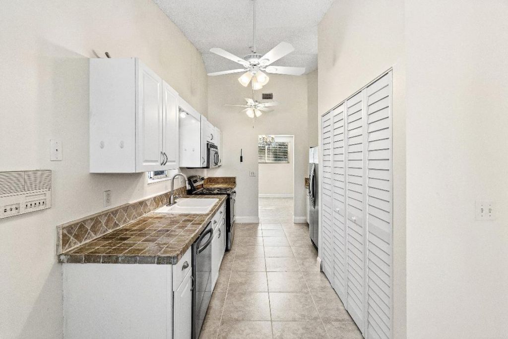 9770 Nickels Boulevard, Unit 405, Boynton Beach, FL 33436 Photo
