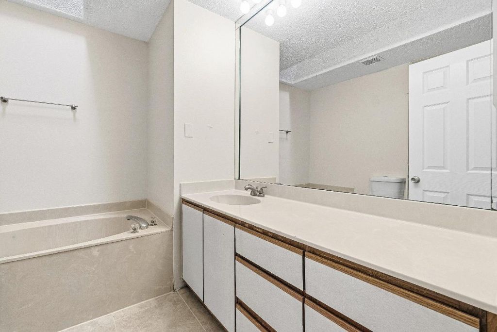 9770 Nickels Boulevard, Unit 405, Boynton Beach, FL 33436 Photo