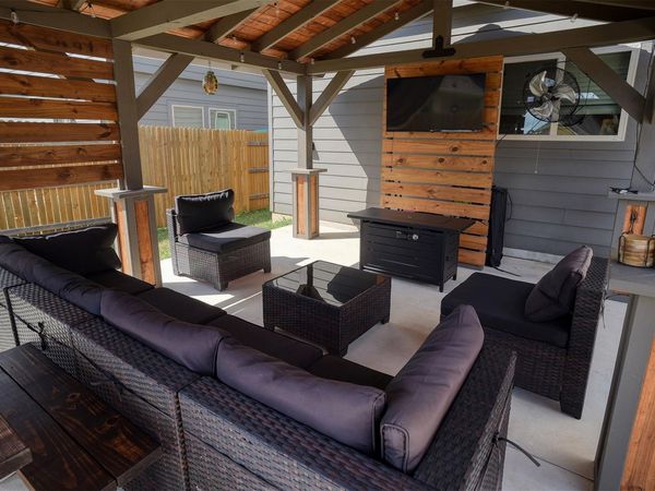 205 Driftwood LN, Bastrop, TX 78602