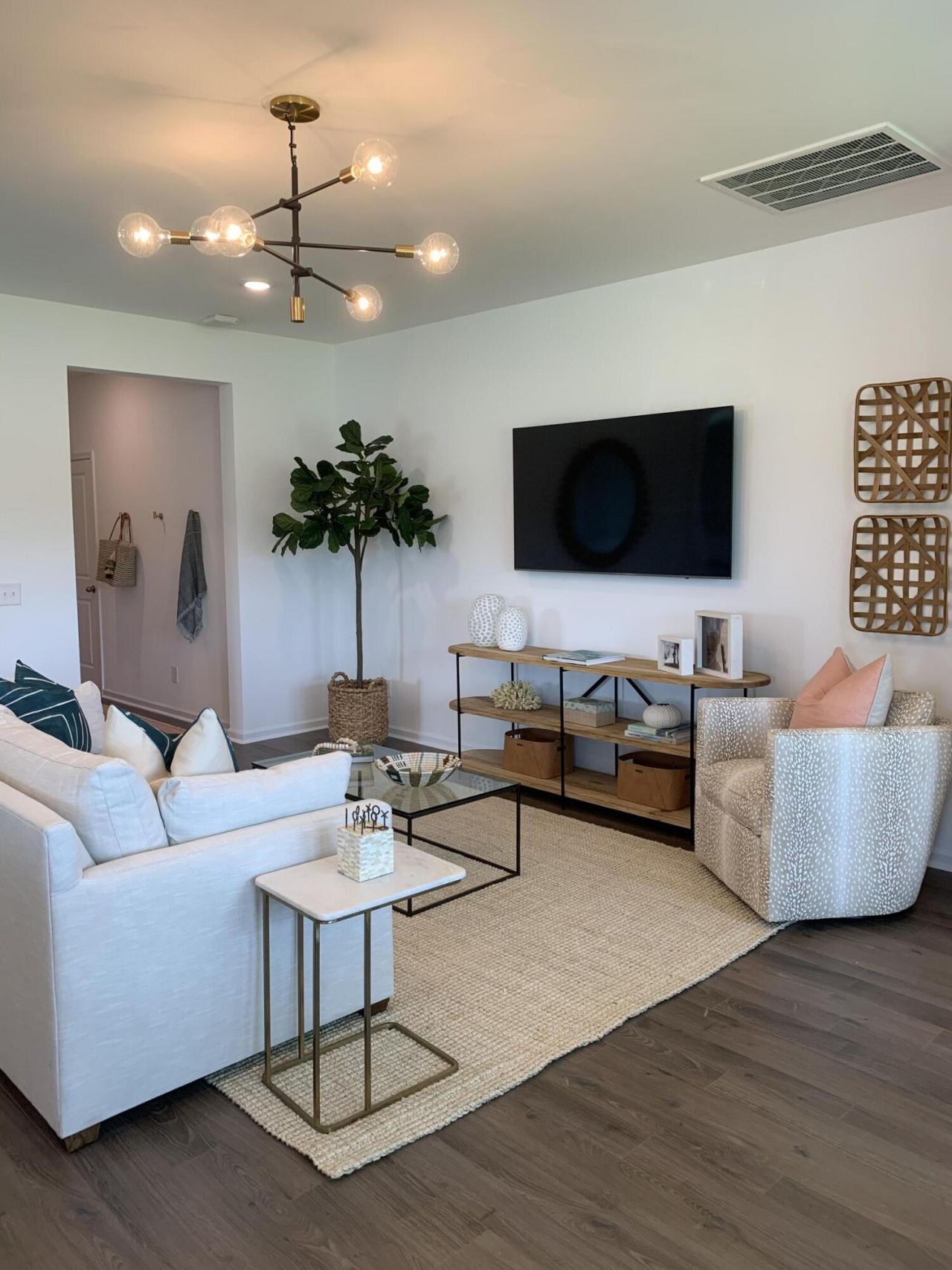 1036 Patagonia Street Photo 4