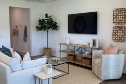 1036 Patagonia Street photo 4