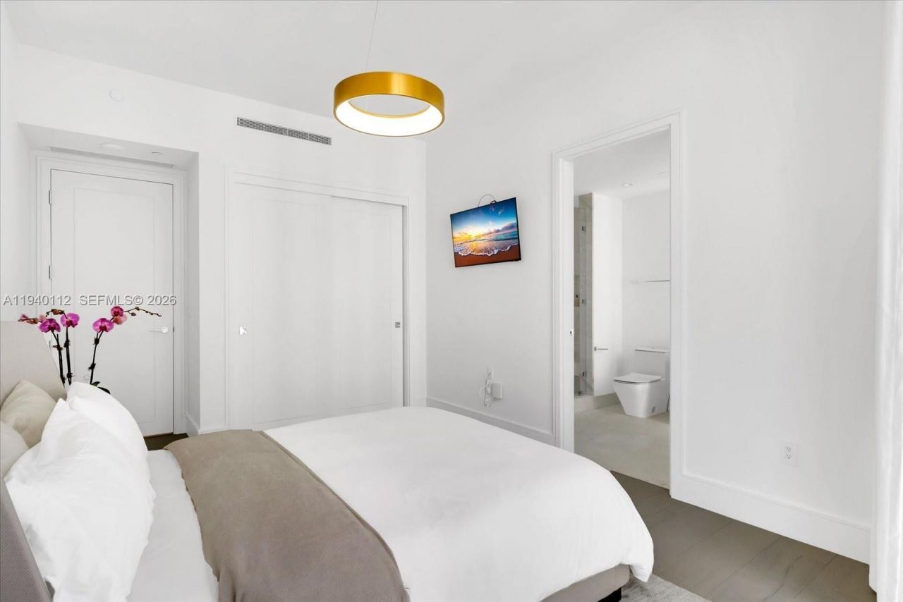 17975 Collins Ave , Unit N-1902, Sunny Isles Beach, FL 33160 Photo