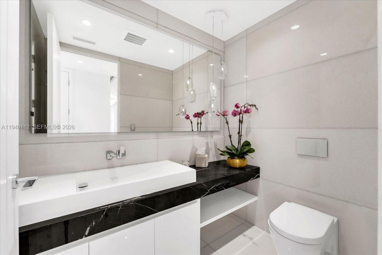 17975 Collins Ave, Unit N-1902, Sunny Isles Beach, FL 33160 Photo