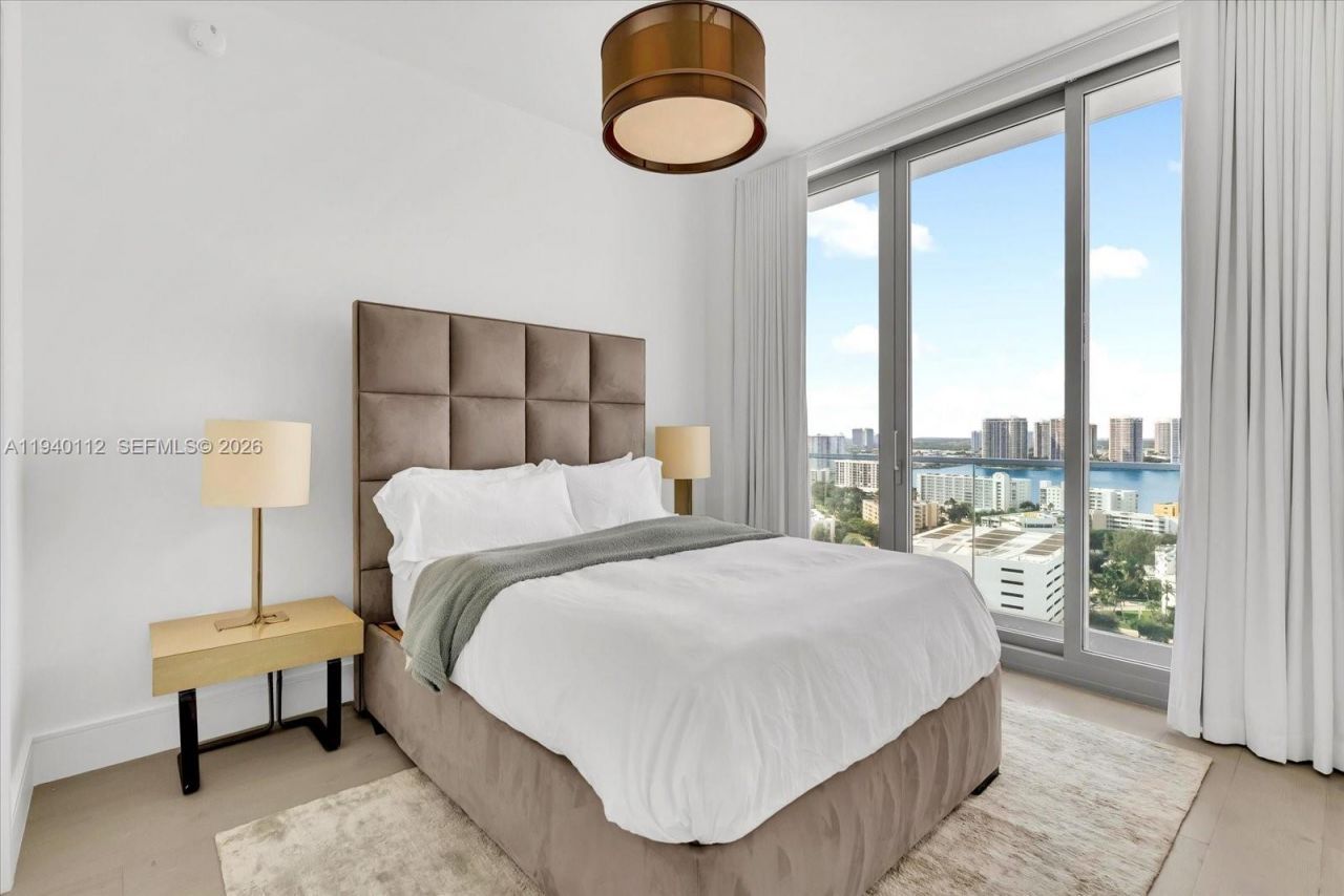 17975 Collins Ave, Unit N-1902, Sunny Isles Beach, FL 33160 Photo