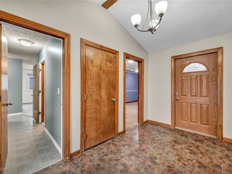 132 Mount Vernon Court, Elyria, OH 44035 Photo 12