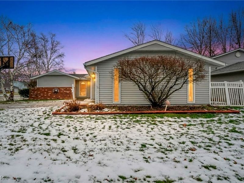 132 Mount Vernon Court, Elyria, OH 44035 Photo 2