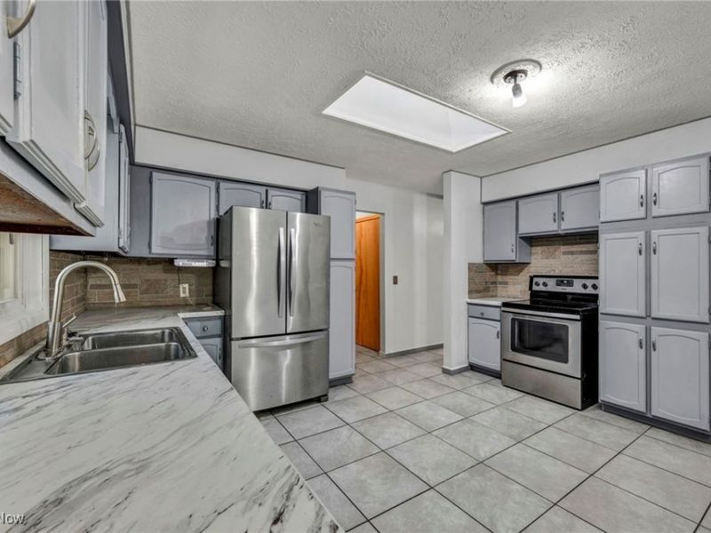 132 Mount Vernon Court, Elyria, OH 44035 Photo 23