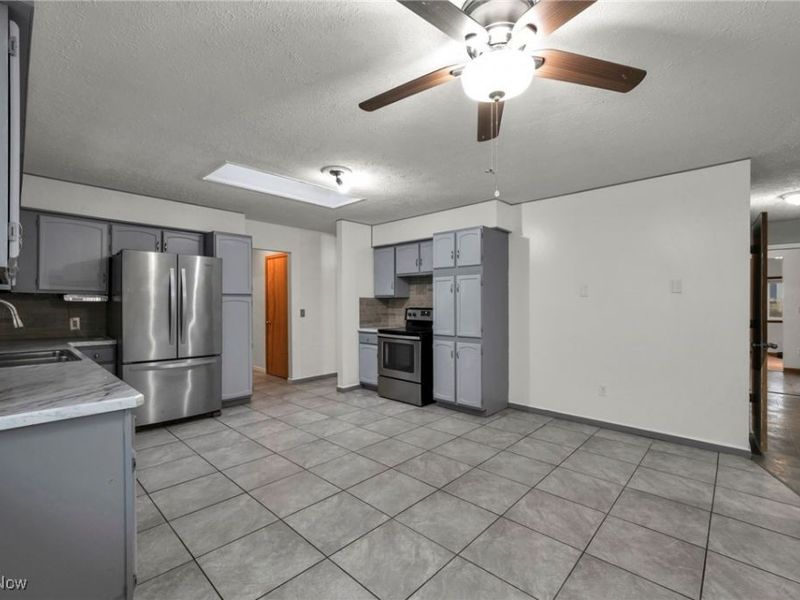 132 Mount Vernon Court, Elyria, OH 44035 Photo 26