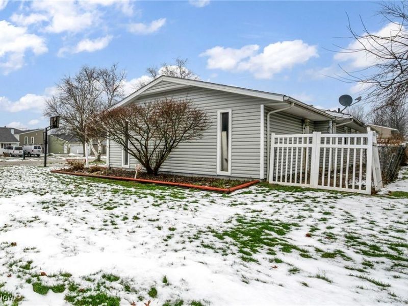 132 Mount Vernon Court, Elyria, OH 44035 Photo 5