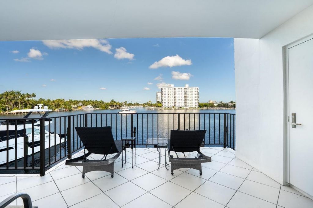 400 Seasage Drive, Unit 204, Delray Beach, FL 33483 Photo